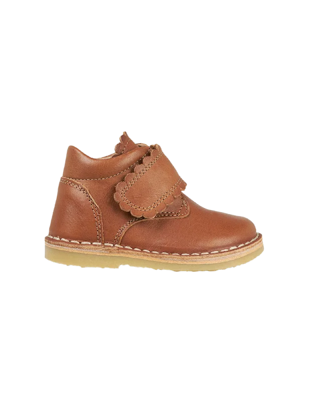 Scallop Velcro Boot - Cognac