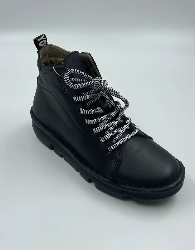 Women's 29602 Lace Up Boot In Black