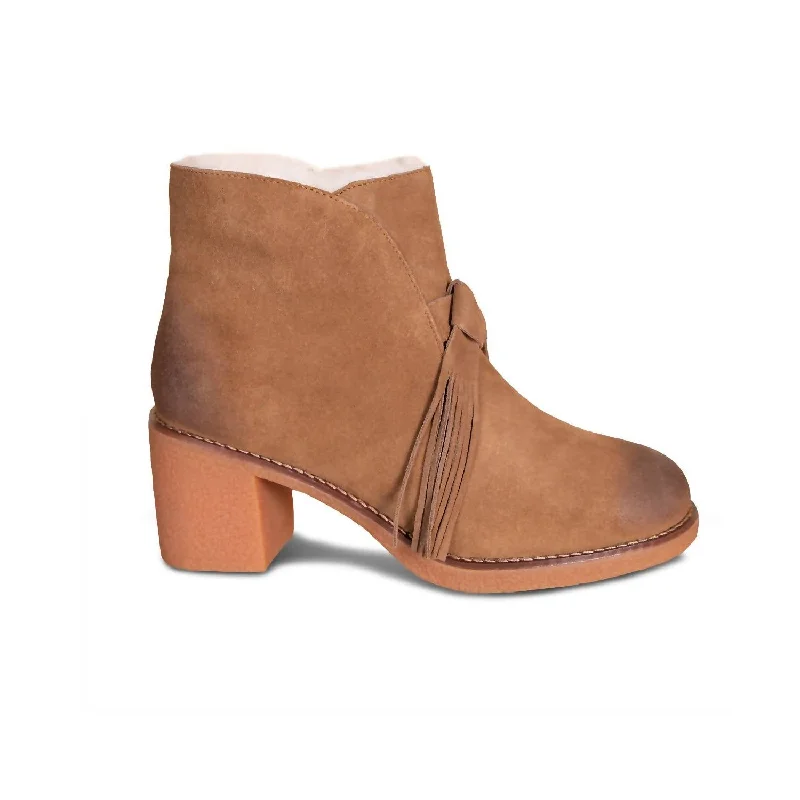 Ladies Madison Sheepskin Boot In Chestnut